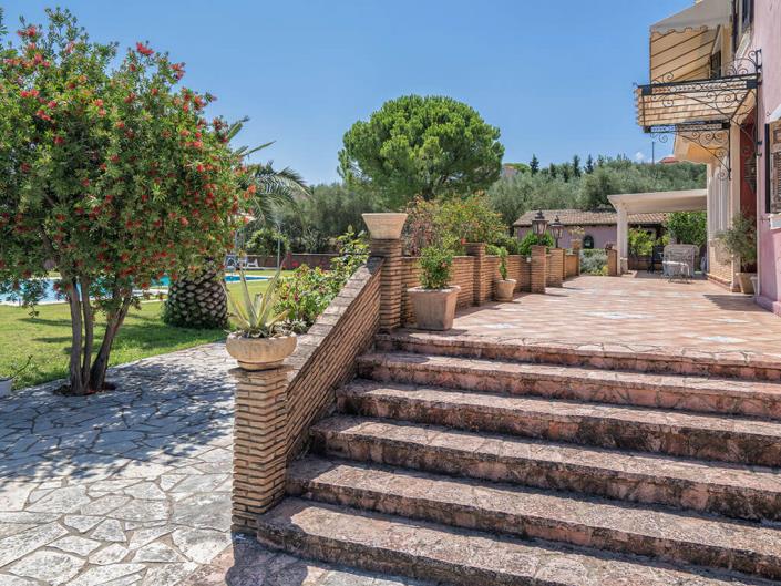 Image No.23-8 Bed Villa / Detached for sale