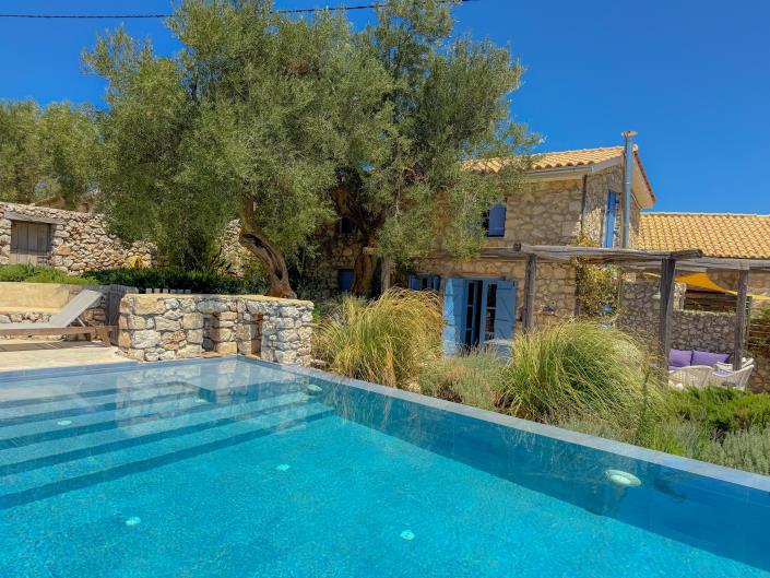 Image No.2-8 Bed House/Villa for sale