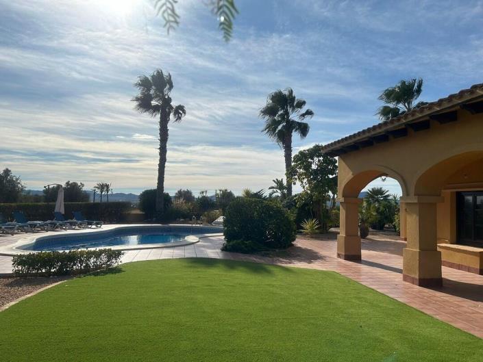 Image No.9-3 Bed Villa / Detached for sale