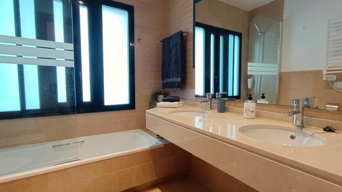 Image No.21-2 Bed Apartment for sale