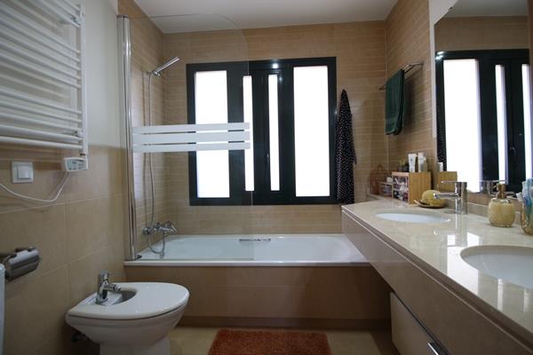 Image No.25-2 Bed Apartment for sale