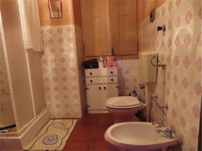 Image No.30-6 Bed Property for sale