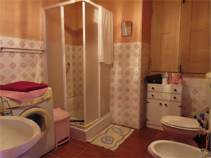 Image No.31-6 Bed Property for sale