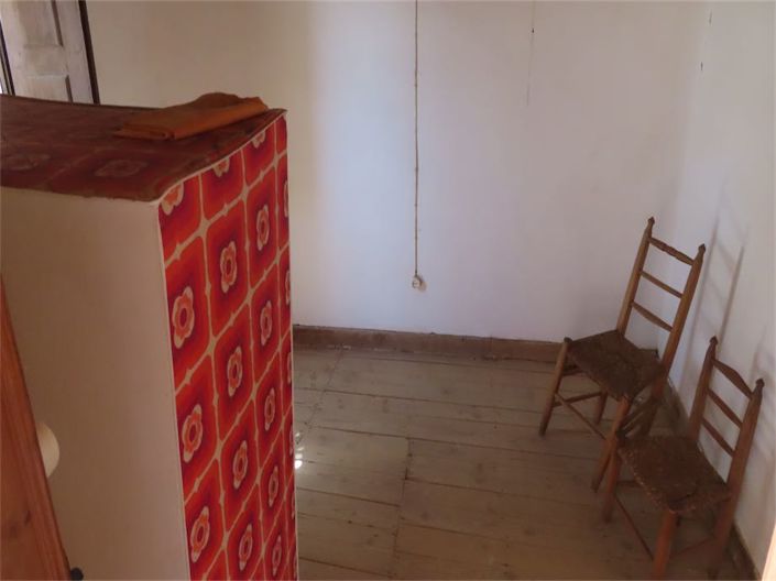 Image No.26-3 Bed Property for sale