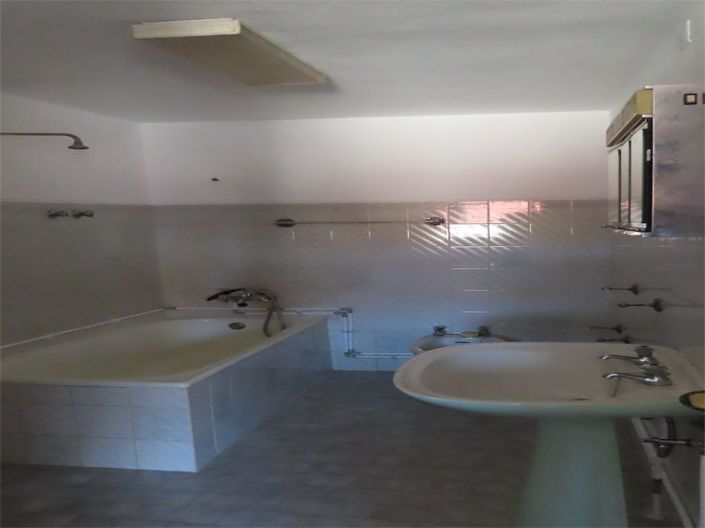 Image No.13-4 Bed Property for sale