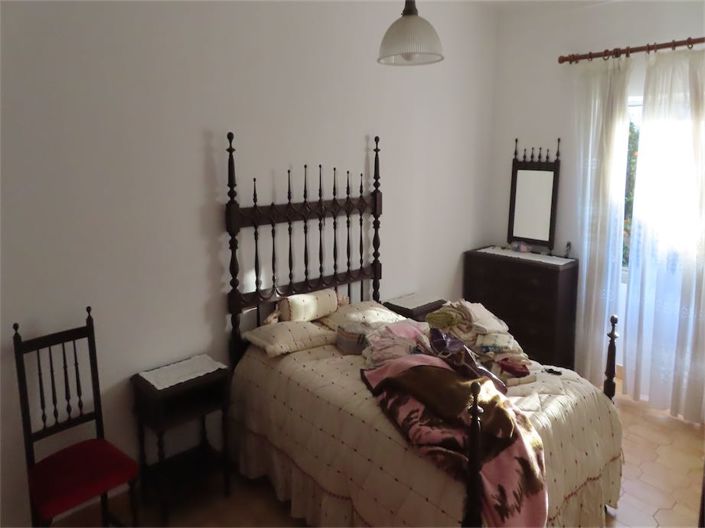 Image No.15-4 Bed Property for sale