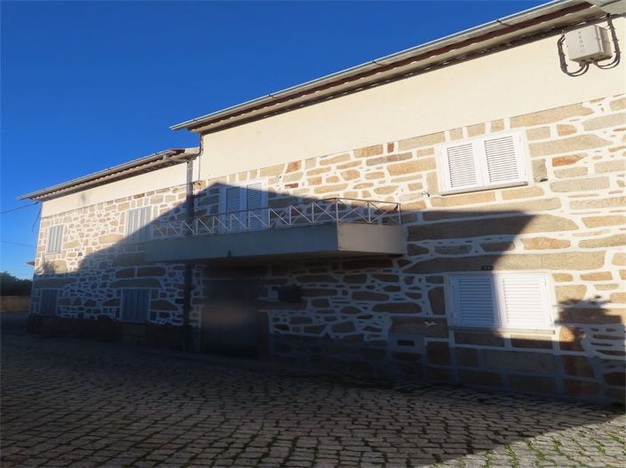 Image No.2-4 Bed Property for sale