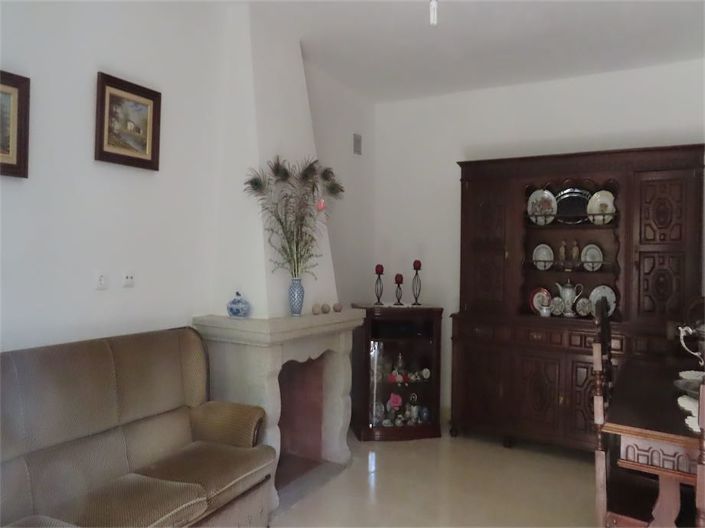 Image No.17-4 Bed Property for sale