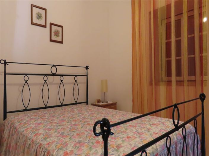 Image No.20-4 Bed Property for sale