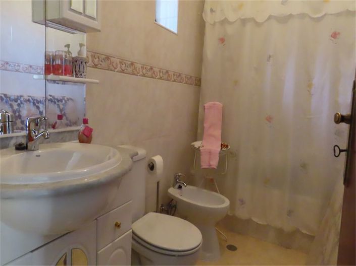 Image No.21-4 Bed Property for sale