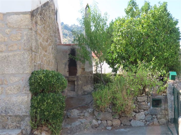 Image No.4-4 Bed Property for sale