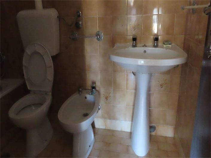 Image No.13-6 Bed Property for sale