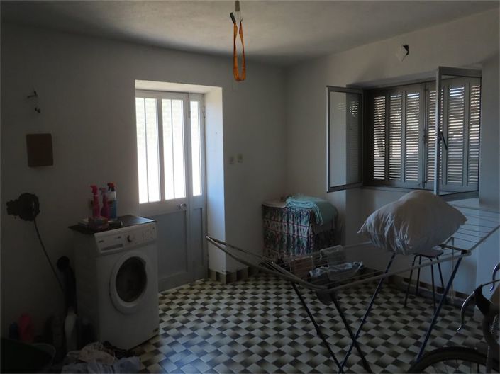 Image No.16-6 Bed Property for sale