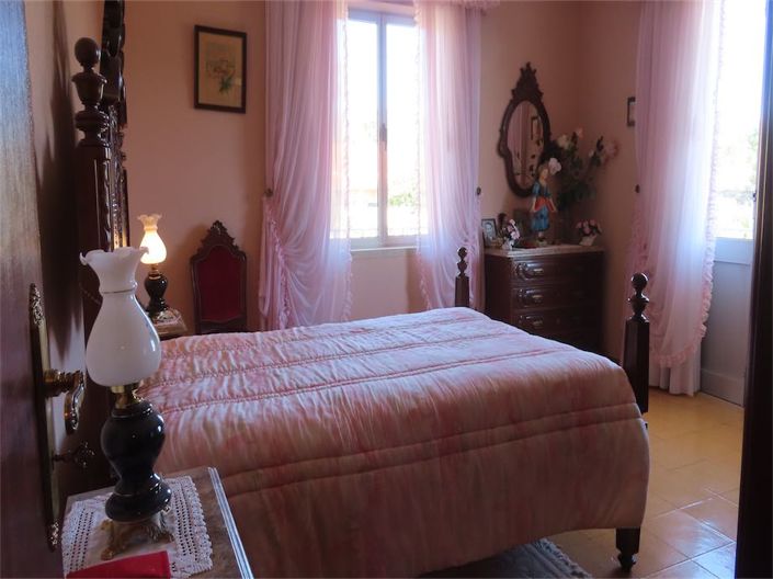 Image No.34-6 Bed Property for sale