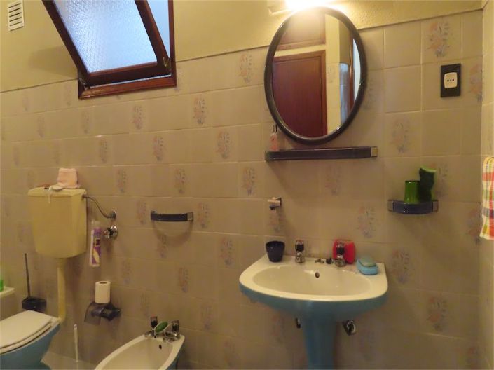 Image No.42-6 Bed Property for sale