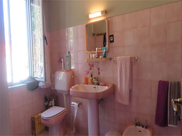 Image No.50-6 Bed Property for sale