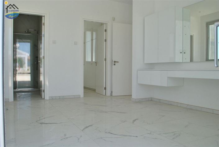 Image No.18-5 Bed Villa for sale