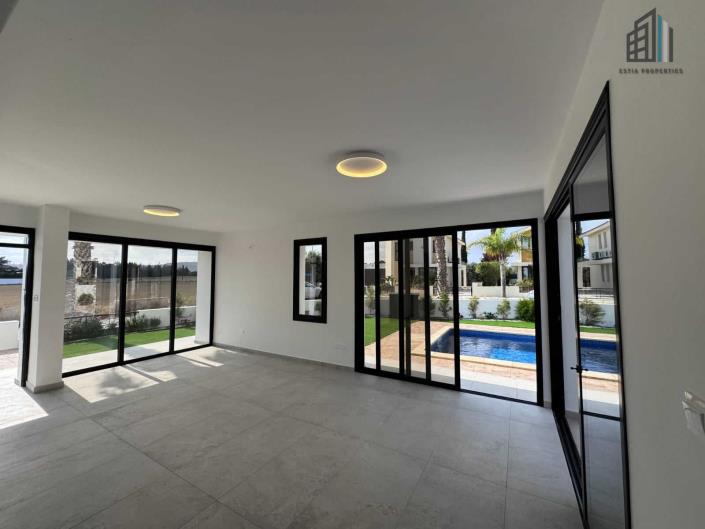 Image No.3-4 Bed Villa for sale