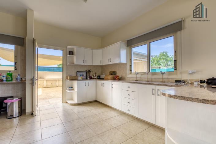 Image No.5-4 Bed Villa for sale