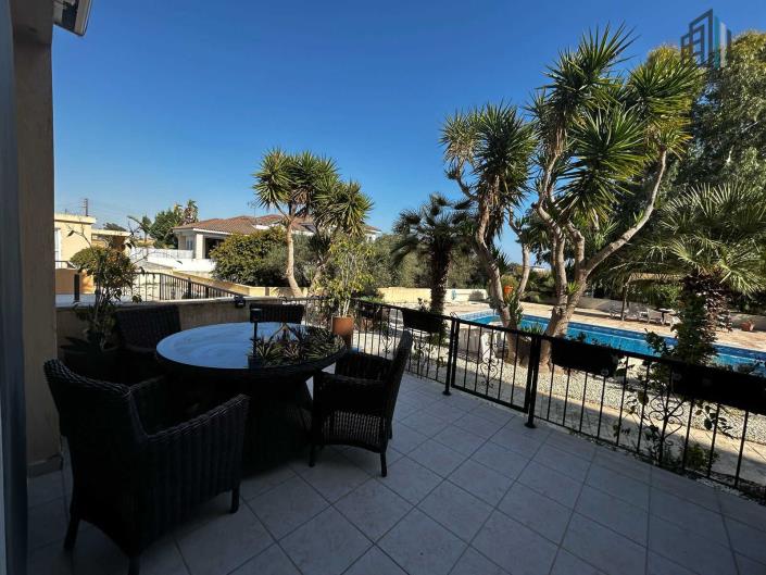 Image No.8-3 Bed Maisonette for sale