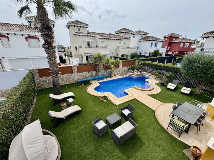 Image No.8-4 Bed Villa / Detached for sale