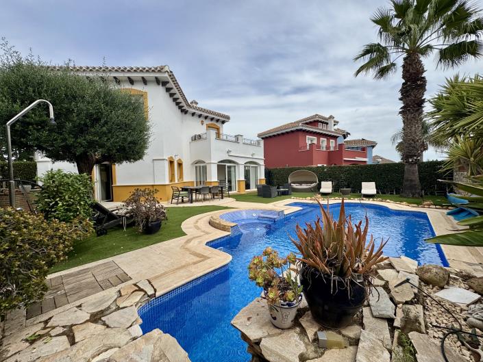 Image No.10-4 Bed Villa / Detached for sale