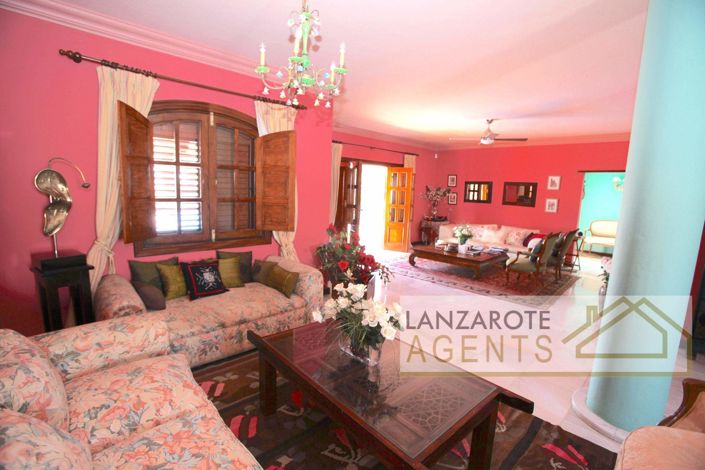 Image No.2-5 Bed Villa for sale