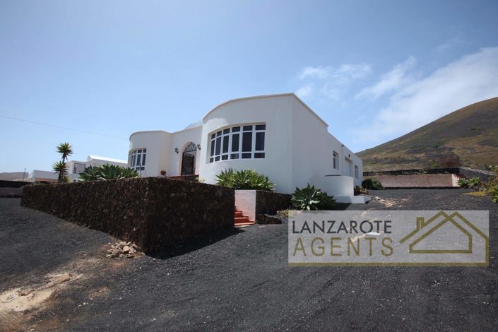 Image No.1-3 Bed Villa for sale