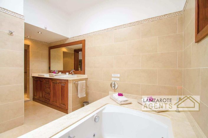 Image No.5-5 Bed Villa for sale