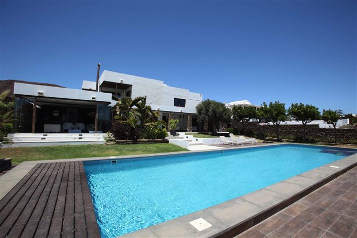 Image No.1-5 Bed Villa for sale