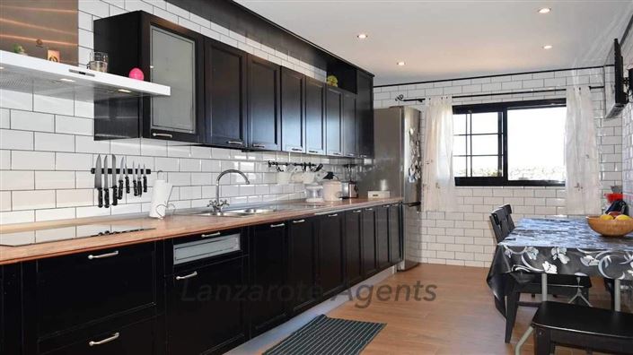 Image No.2-4 Bed Villa for sale