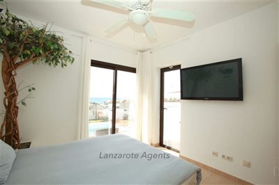 d4c47b54-c164-7542-f8d2-b46d509106fa