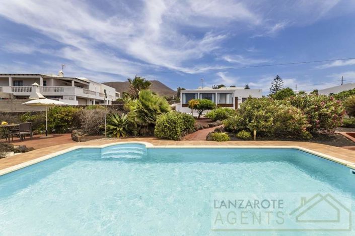 Image No.1-4 Bed Villa for sale