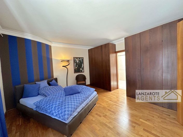 Image No.10-4 Bed Villa for sale