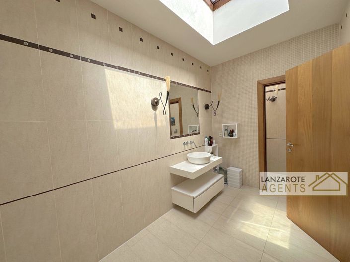 Image No.12-4 Bed Villa for sale