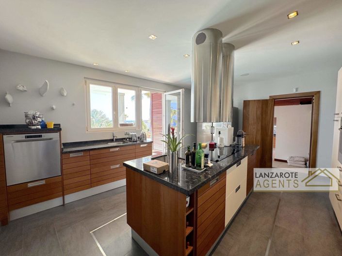 Image No.2-4 Bed Villa for sale