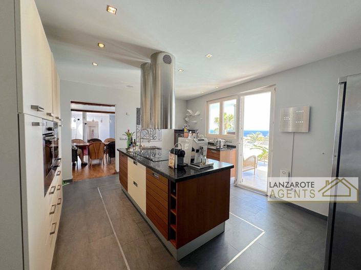 Image No.3-4 Bed Villa for sale