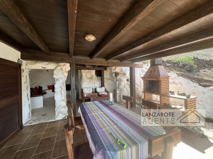 Image No.17-2 Bed Farmhouse for sale