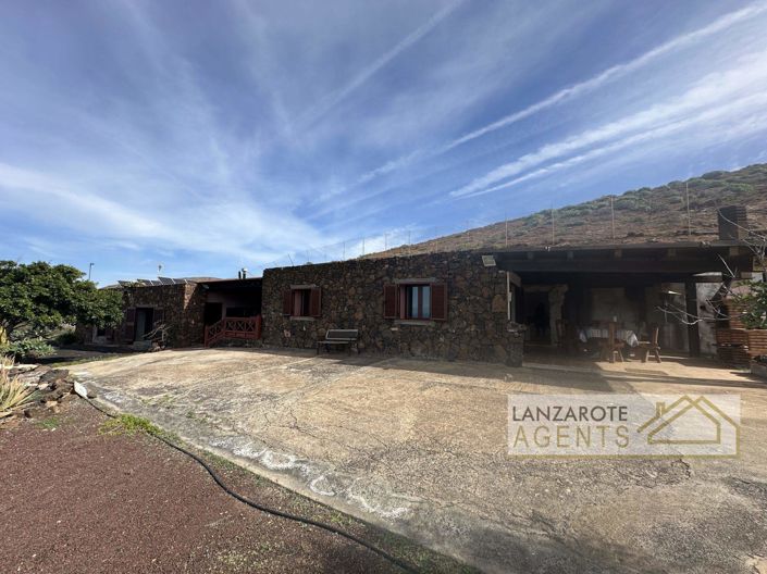 Image No.18-2 Bed Farmhouse for sale