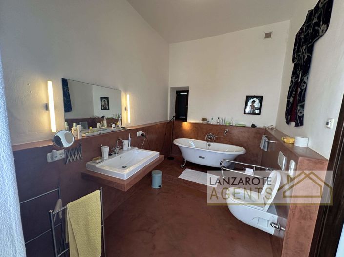 Image No.9-4 Bed Villa for sale