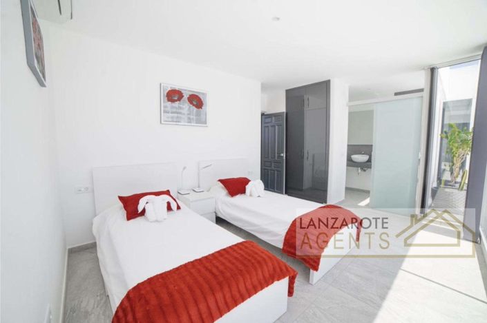 Image No.12-4 Bed Villa for sale