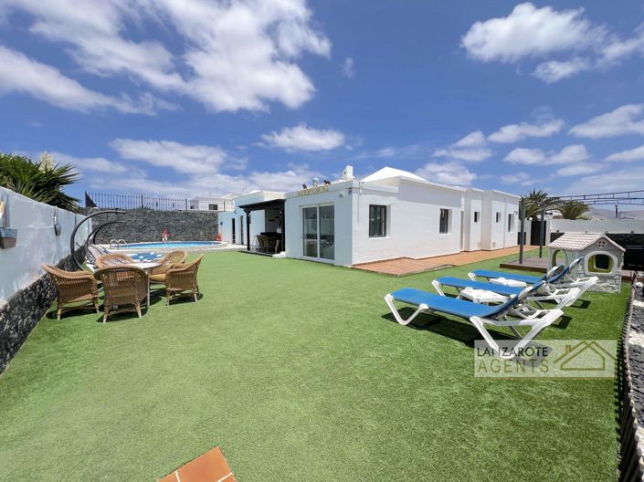 Image No.1-6 Bed Villa for sale