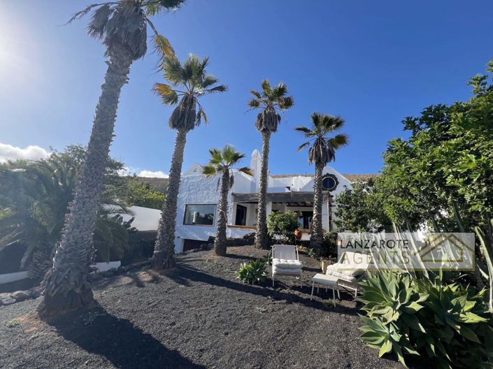 Image No.1-5 Bed Villa for sale