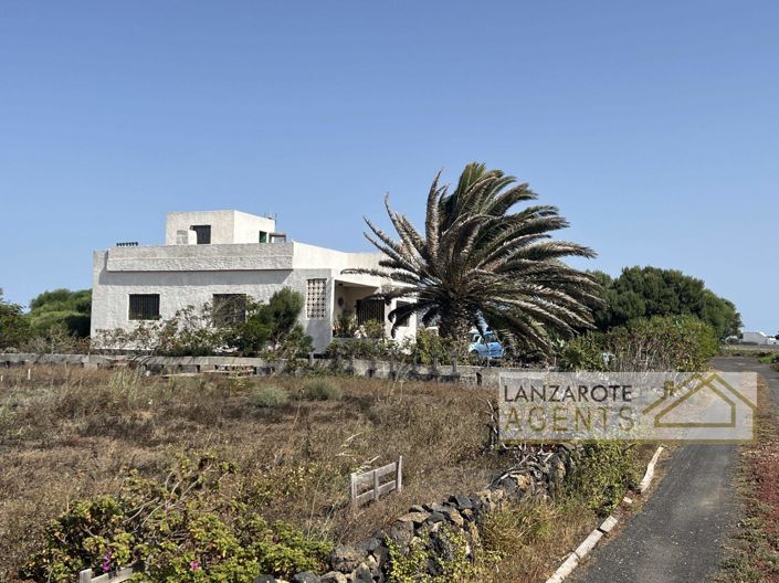 Image No.1-4 Bed Villa for sale