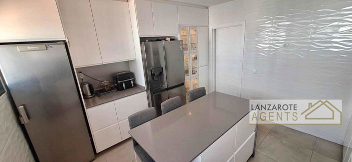 Image No.8-3 Bed House for sale