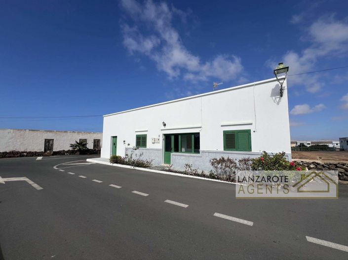 Image No.2-4 Bed Villa for sale