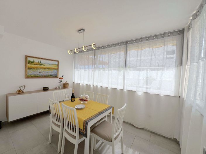 Image No.8-2 Bed Villa for sale