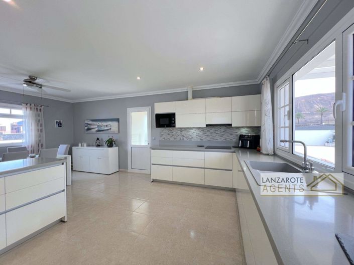 Image No.2-4 Bed Villa for sale