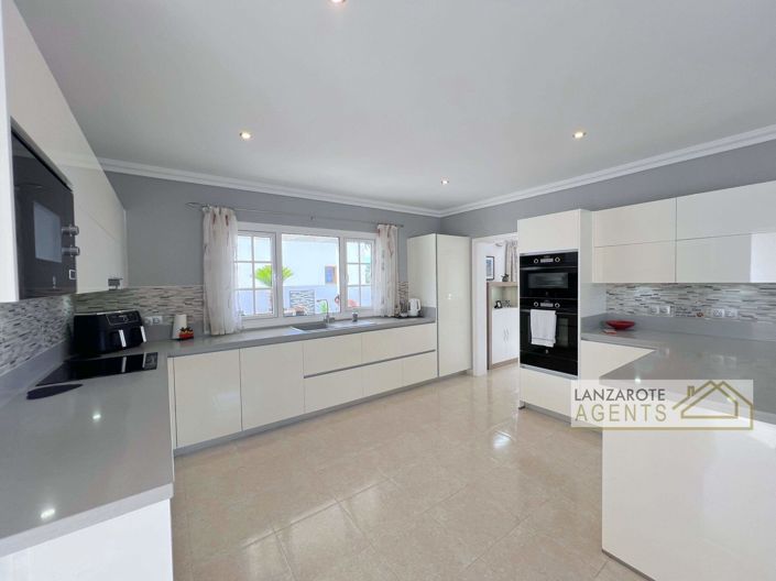 Image No.3-4 Bed Villa for sale