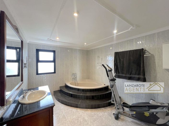 Image No.30-3 Bed Villa for sale